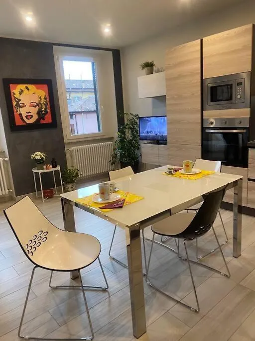 Marilyn Apartment Como